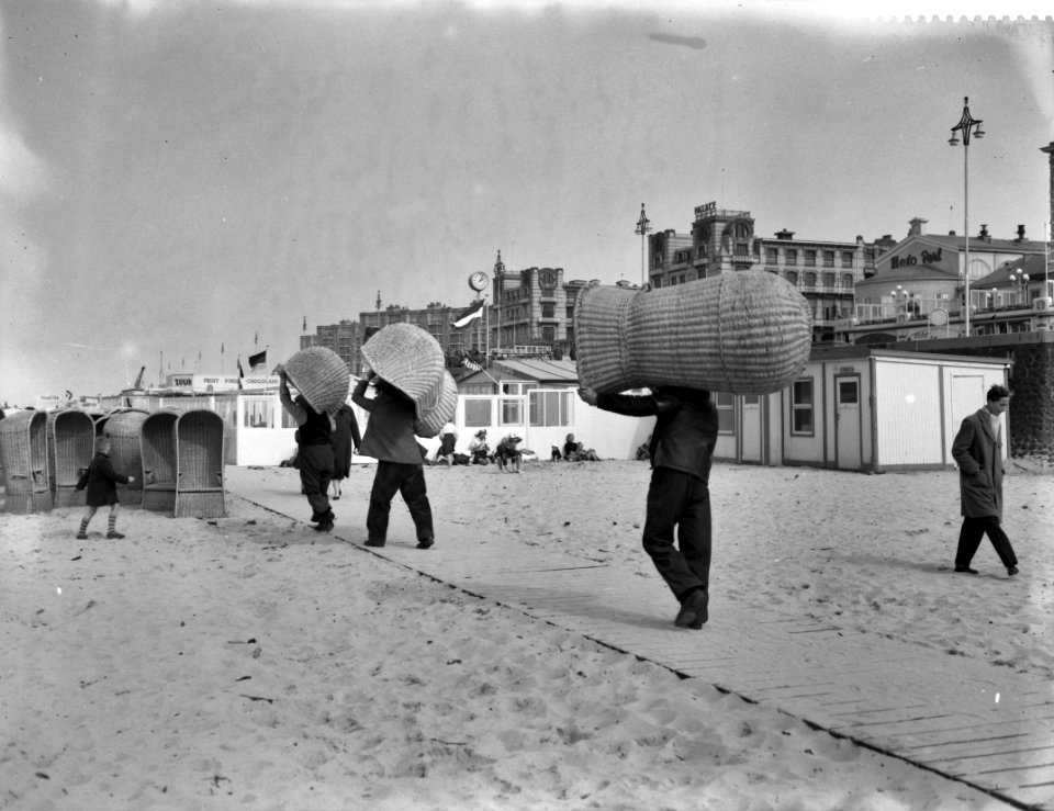 Scheveningen maakt zich op voor de Paasdrukte, Bestanddeelnr 909-4627