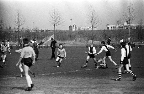 Schoolvoetbal paastoernooi op sportpark Buitenveldert, spelmomenten, Bestanddeelnr 917-6533