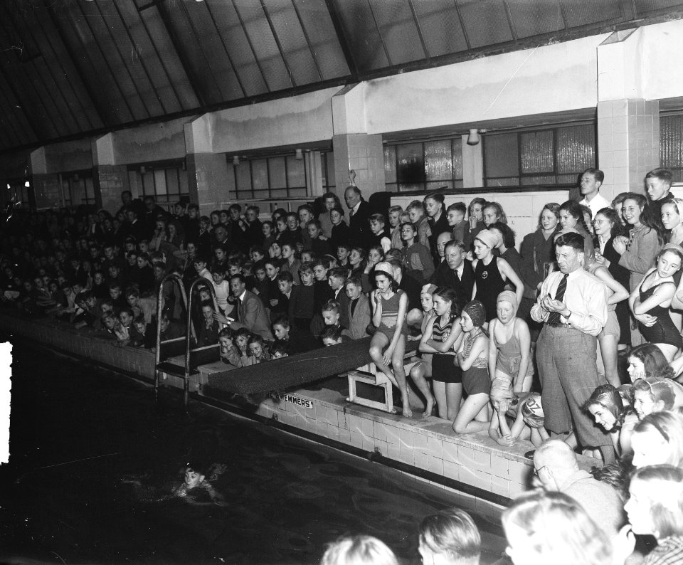 Schoolzwemfeest in Sportfondsenbad West, Bestanddeelnr 903-1377