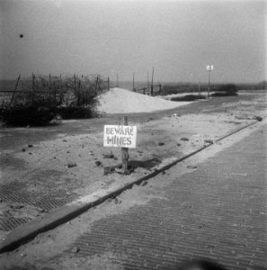 Scheveningen, overzicht van de strand en boulevardversperringen Atlantikwall, Bestanddeelnr 900-6887