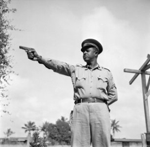 Schietoefening op de Politieschool in Suriname, Bestanddeelnr 252-2406