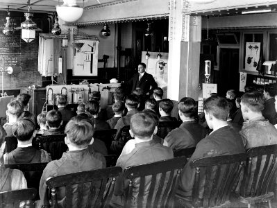 Schoollokaal in Watson House de fabriek van de Gas Light & Coke Company in Lond, Bestanddeelnr 189-0076
