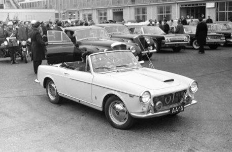 Schoonouders en 2 zusters van Don Carlos op Schiphol, Prinses Irene en Prins Car, Bestanddeelnr 916-0373