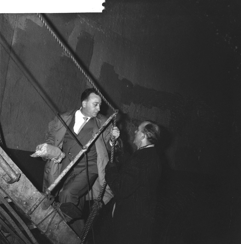 Schietpartij op de Tine, mr. Heukels en r.c. van Slooten . Gewonde zeeman, Bestanddeelnr 913-4992