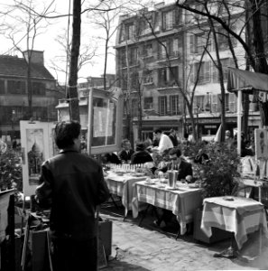 Schilder bij het terras van café-restaurant Au Cadet du Gascogne op het Place du, Bestanddeelnr 254-0600