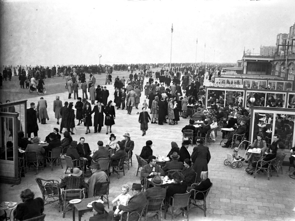 Scheveningen tegen lenteweer 29-2-1948, Bestanddeelnr 902-6088