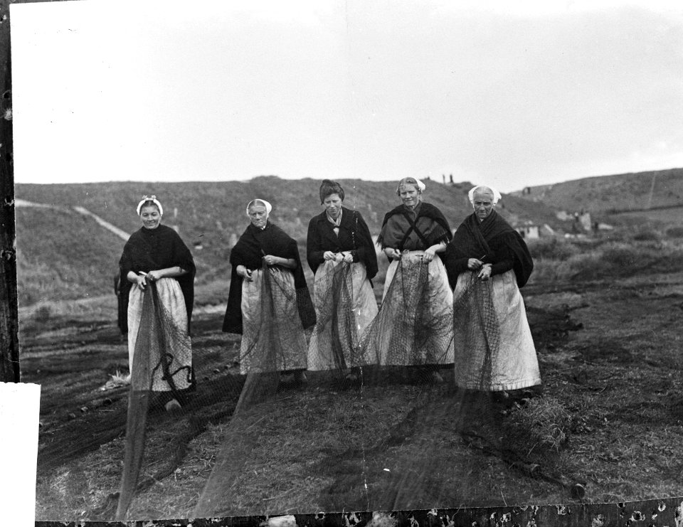 Scheveningse vissersvrouwen nettenboeten, Bestanddeelnr 913-1058