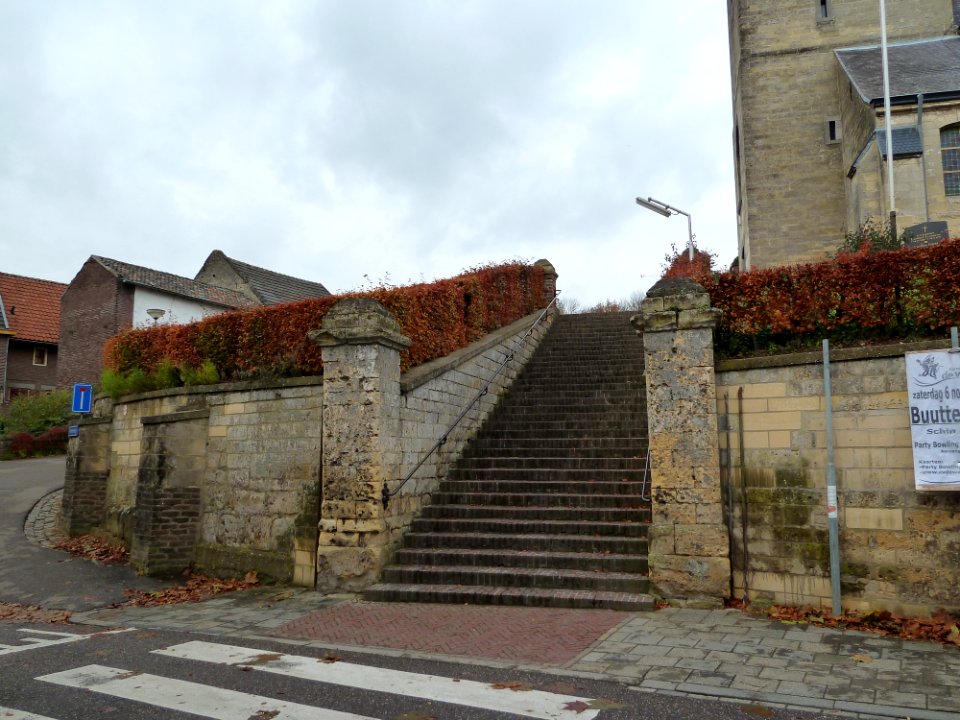 Schin op Geul-Keermuur voor kerk (2)