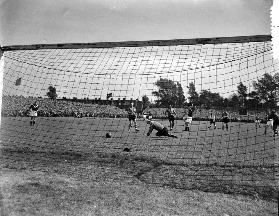 Scheveningen HS tegen Enschede 1-3, Abe Lenstra tweede doelpunt, Bestanddeelnr 907-3232
