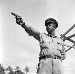 Schietoefening op de Politieschool in Suriname, Bestanddeelnr 252-2407