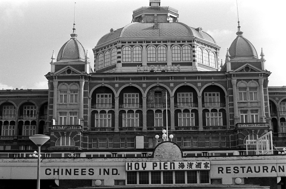 Scheveningen bereidt zich voor op badseizoen, kurhaus, Bestanddeelnr 926-2777