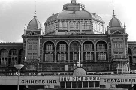 Scheveningen bereidt zich voor op badseizoen, kurhaus, Bestanddeelnr 926-2777