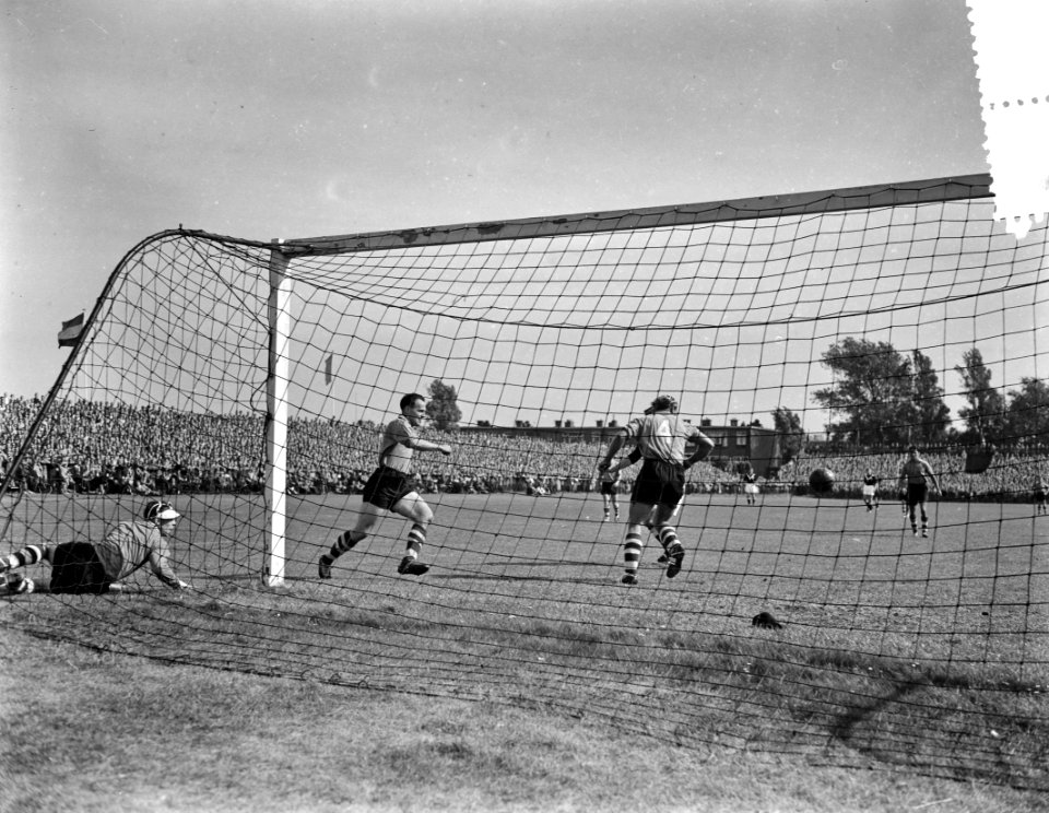 Scheveningen HS tegen Enschede 1-3, Abe Lenstra tweede doelpunt, Bestanddeelnr 907-3230