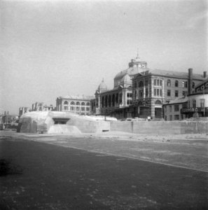 Scheveningen, overzicht van de strand en boulevardversperringen Atlantikwall, Bestanddeelnr 900-6899