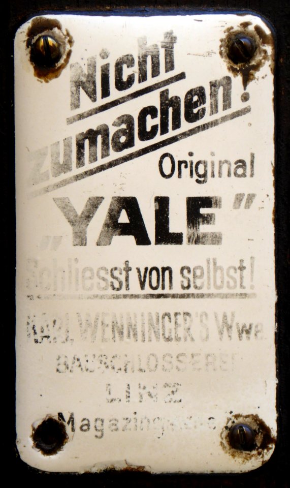 Schild für Yale-Türschließer, 1
