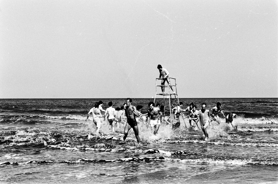 Scheveningen traditionele wedren naar de zee ten gevolge van opening badseizoen, Bestanddeelnr 930-8280