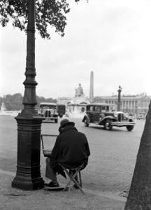 Schilder aan het werk op de Place de la Concorde, Bestanddeelnr 191-0371