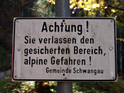 Schild alpine gefahren