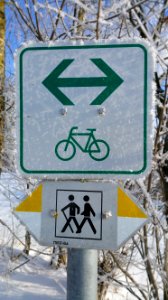 Schild Fahrradweg Wanderweg bei Ettringen
