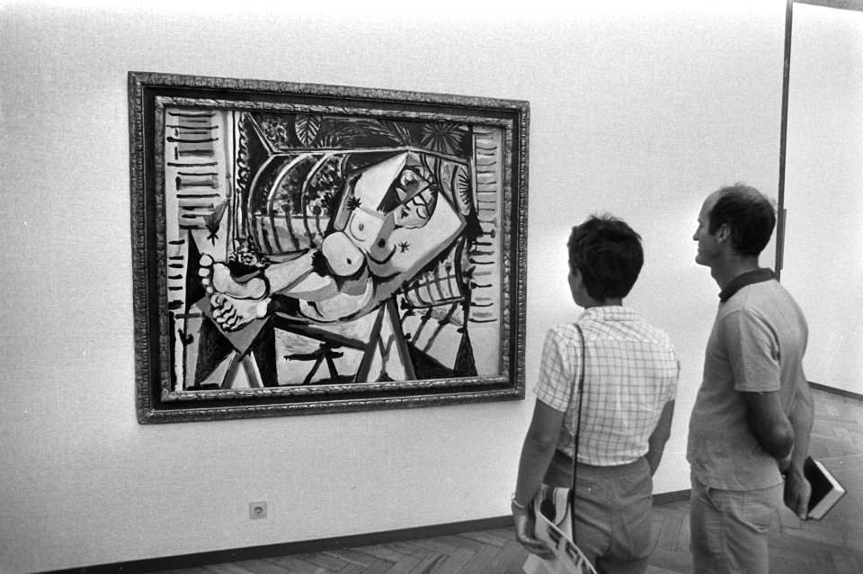 Schilderij Femme nue devant le jardin van Picasso in het Stedelijk Museum, Bestanddeelnr 931-6163
