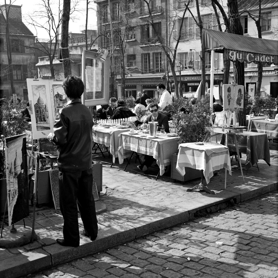 Schilder bij het terras van café-restaurant Au Cadet du Gascogne op het Place du, Bestanddeelnr 254-0599