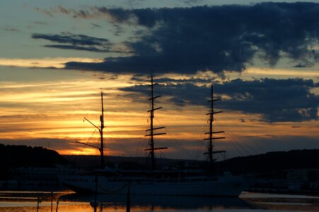 Silhouette submit mast