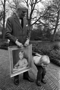 Schilderij van prins Willem Alexander tgv zesde verjaardag, Willem-Alexander , Bestanddeelnr 926-3493