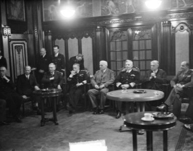 Schilderij van Generaal De Bruyne in HVA-gebouw, Bestanddeelnr 903-6646