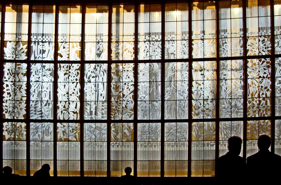 Schiller-Theater Glasschliffwand