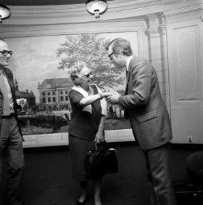 Schilderij van actrice Magda Janssens in Stadsschouwbur Amsterdam, Bestanddeelnr 926-4819