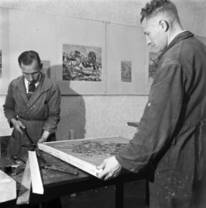 Schilderij wordt ingelijst, Bestanddeelnr 900-7816