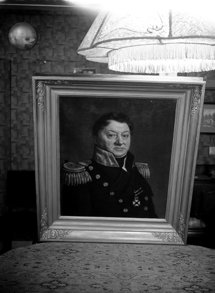 Schilderij van een man in uniform van marineofficier, Bestanddeelnr 934-6845