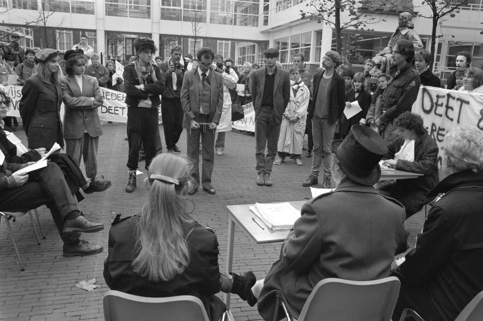 Schijnproces studenten tegen minister Deetman, Bestanddeelnr 934-3604
