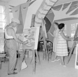 Schildersklas aan het werk in een atelier in het kunstenaarsdorp Ein Hod, Bestanddeelnr 255-2764