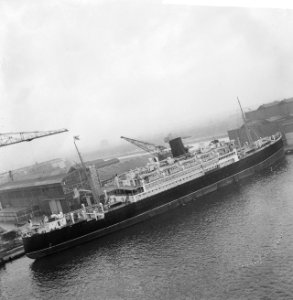 Schip als studentenhotel, de Caledonia op het ogenblik bi NDSM om verbouwd te wo, Bestanddeelnr 918-6243