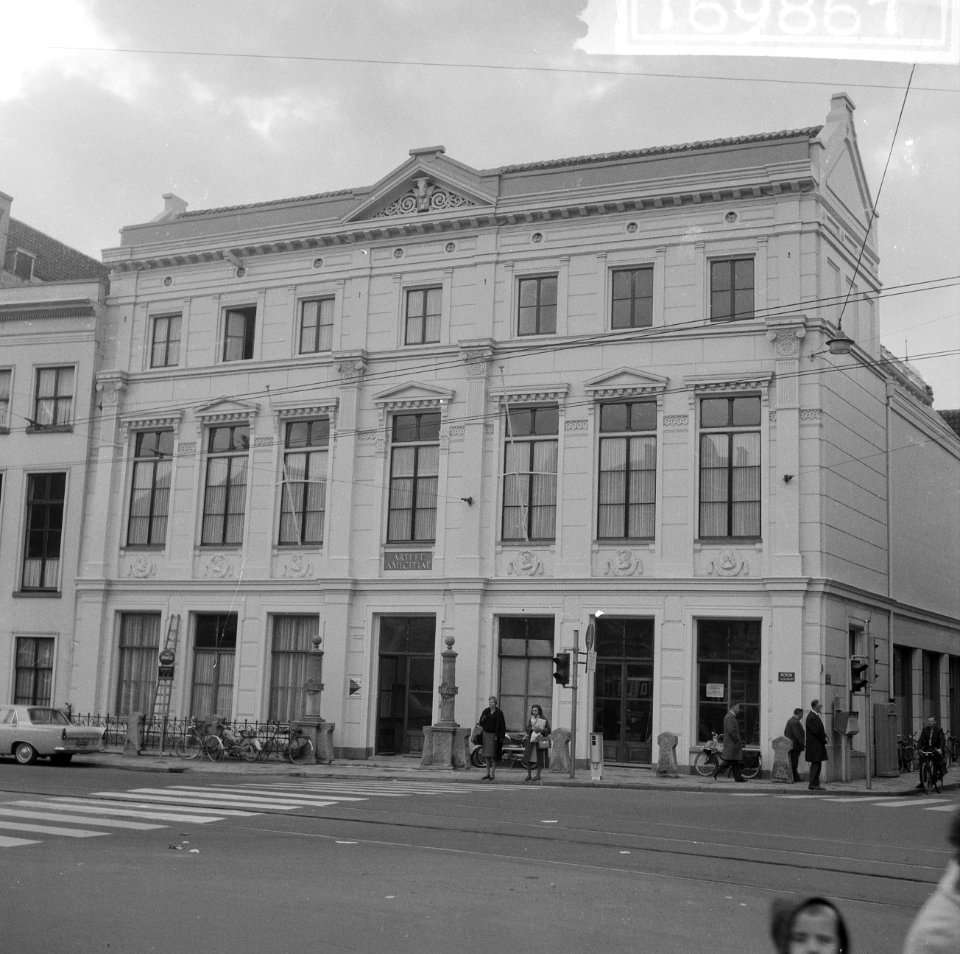 Schilderijententoonstelling in Arti et Amicitae van schilders aangesloten bij Ar, Bestanddeelnr 916-9861