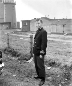Schipbreukelingen van de Callisto met familieleden aan de maaltijd in Rotterdam, Bestanddeelnr 910-1790