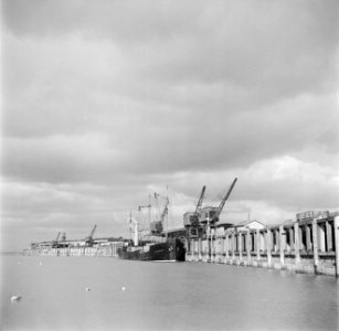 Schip aan de kade in de haven van Rosslare, Bestanddeelnr 191-0910