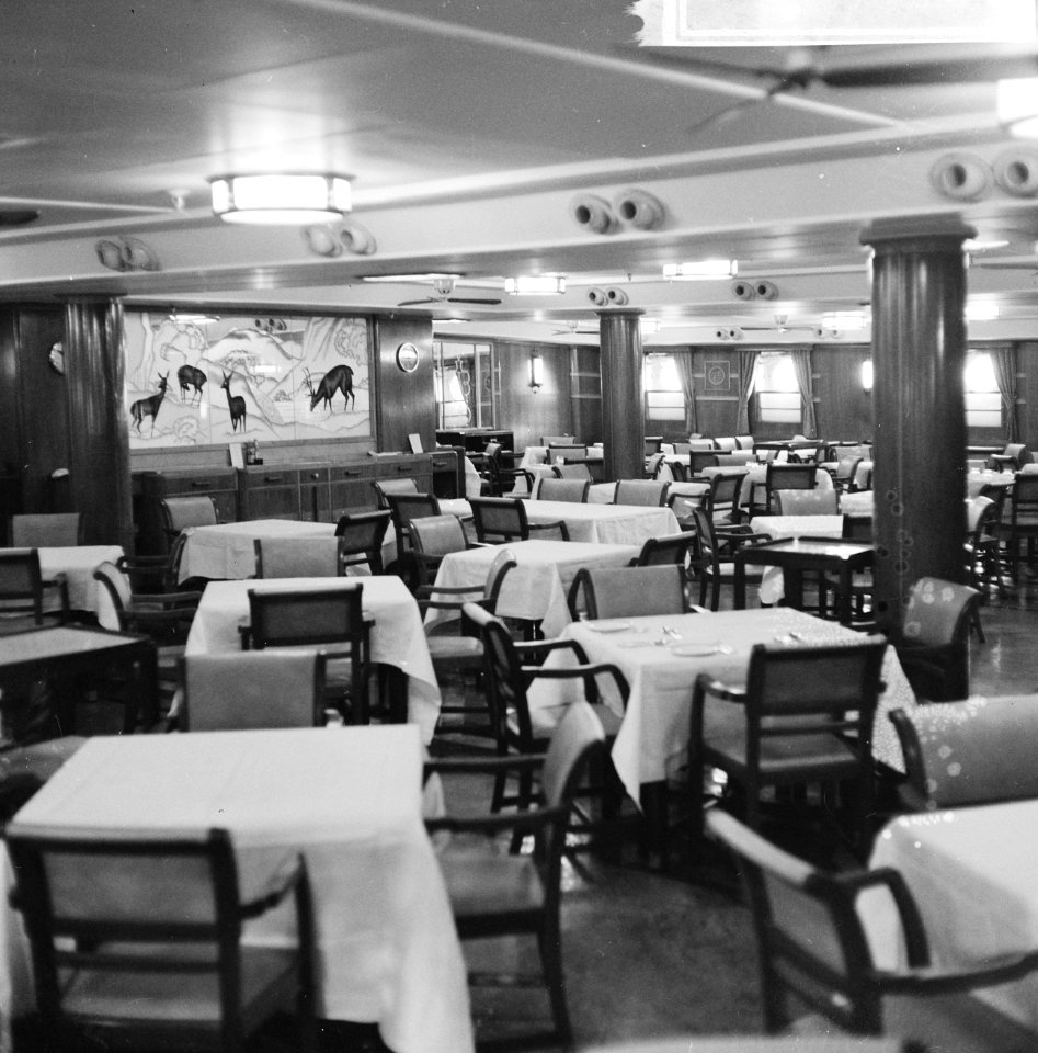 Schip als studentenhotel, de eetzaal op het schip, Bestanddeelnr 918-6244