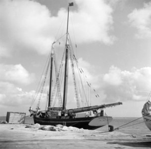 Schip in de haven van Oranjestad op Aruba, Bestanddeelnr 252-7858