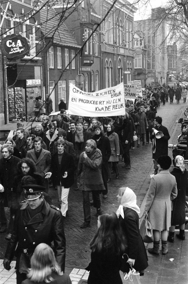 Scholieren in Amsterdam-Noord collecteren voor Biafra, Bestanddeelnr 923-1597
