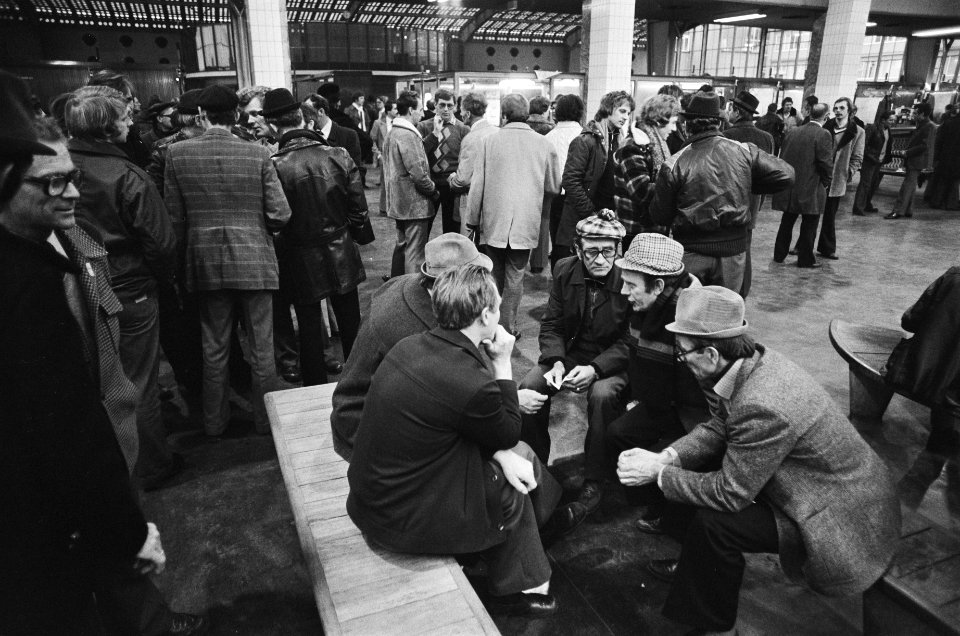 Schippersstaking stakende schippers op schipperbeurs in Rotterdam, Bestanddeelnr 930-0694