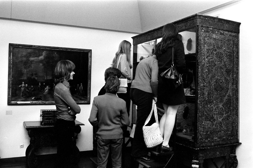 Scholieren in Rijksmuseum, rondvaartboot en bij concert opdracht CRM, Bestanddeelnr 925-4633