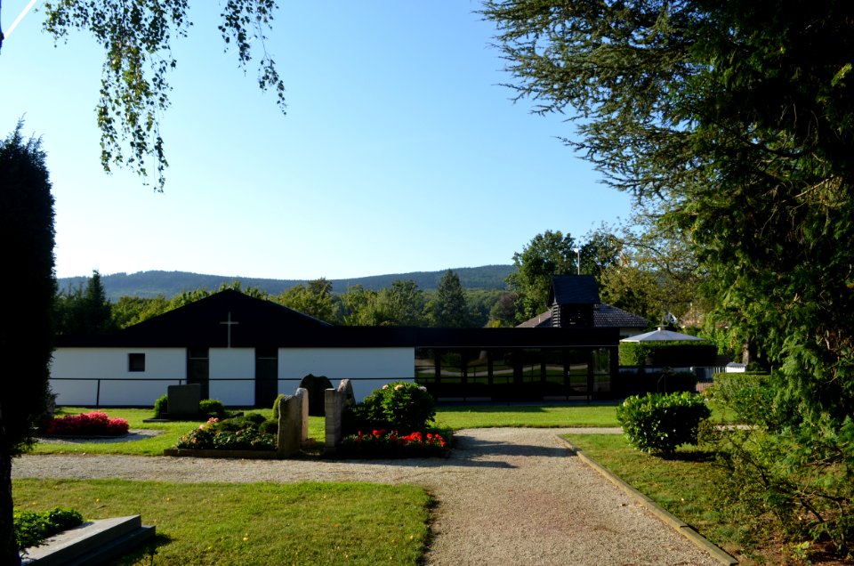 Schneidhain, Friedhof, Trauerhalle