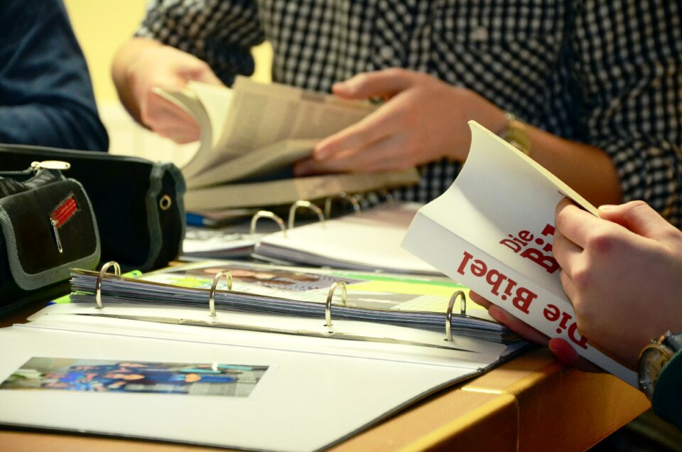 Study bible alumni teaching