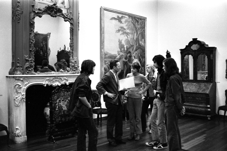 Scholieren in Rijksmuseum, rondvaartboot en bij concert opdracht CRM, Bestanddeelnr 925-4630