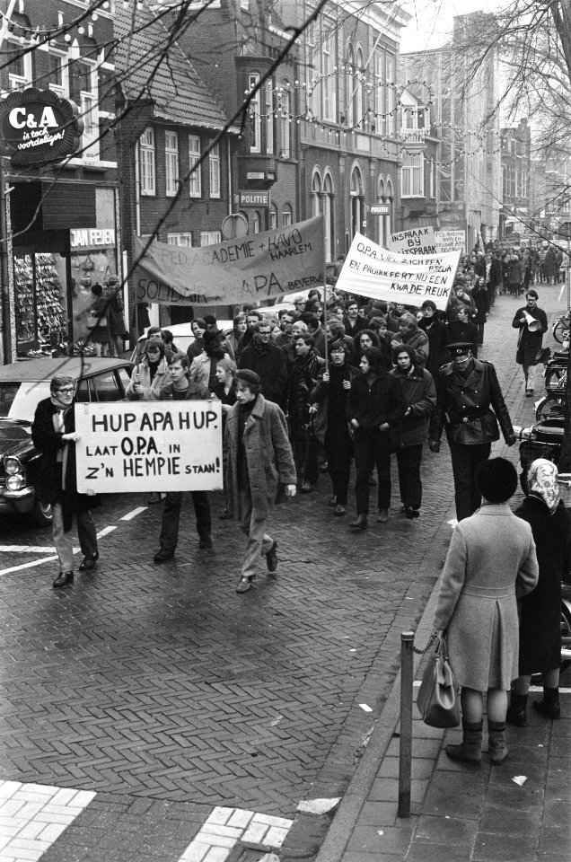 Scholieren in Amsterdam-Noord collecteren voor Biafra, Bestanddeelnr 923-1596