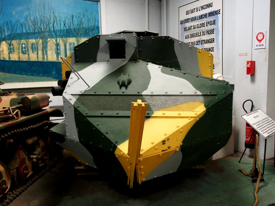 Schneider CA1 in the Musée des Blindés, pic2