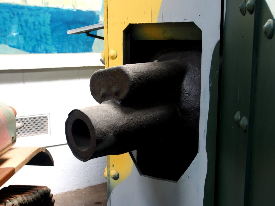 Schneider CA1 in the Musée des Blindés, pic4