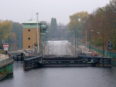 Schleuse Spandau from Juliusturmbrücke 2019-10-24 02